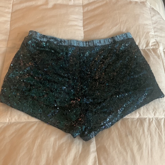 🎁Holiday item🔥HOT DEAL $10 Sequin green booty shorts with velvet elastic waist - Picture 3 of 4